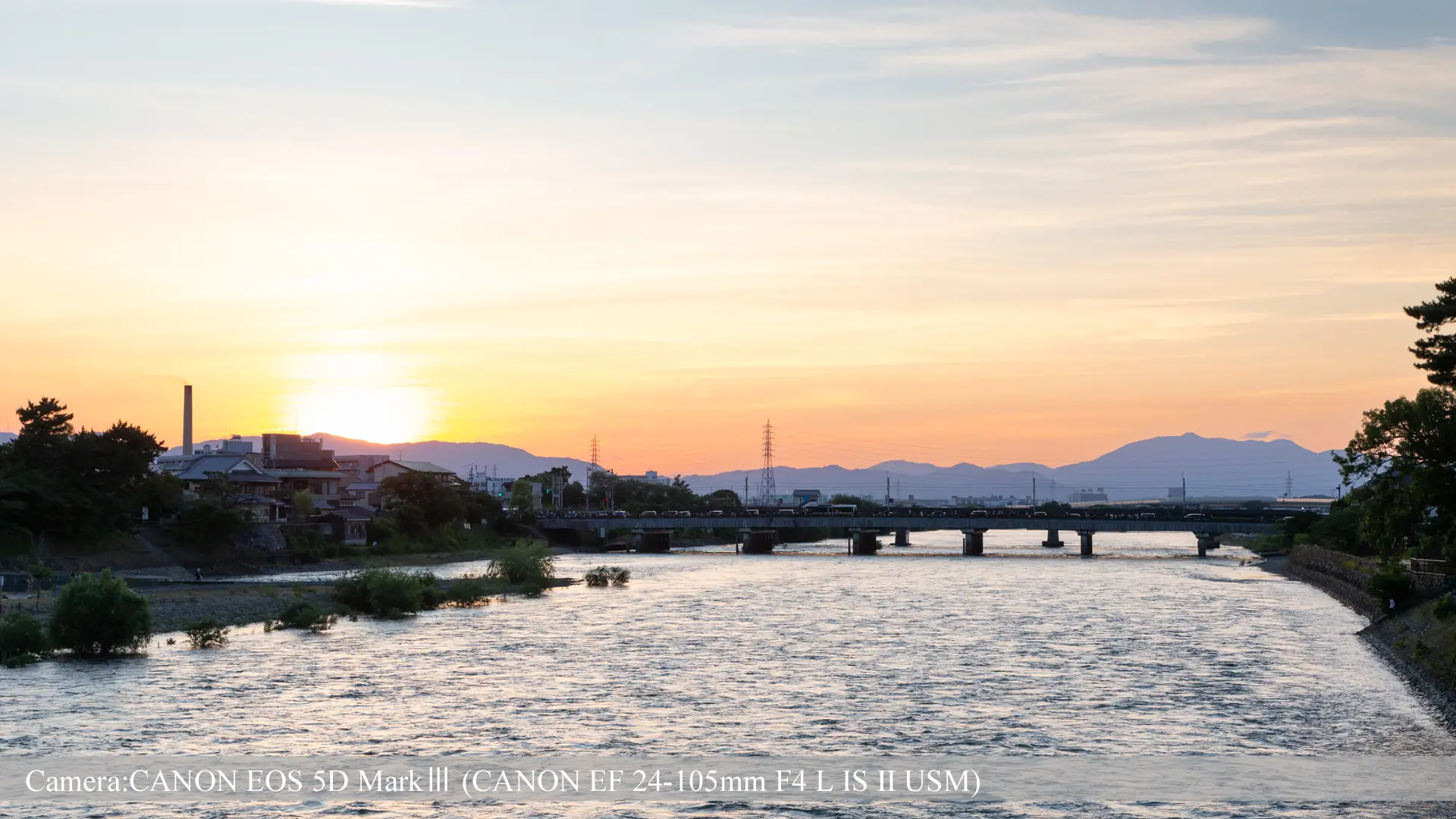 宇治橋と夕焼け