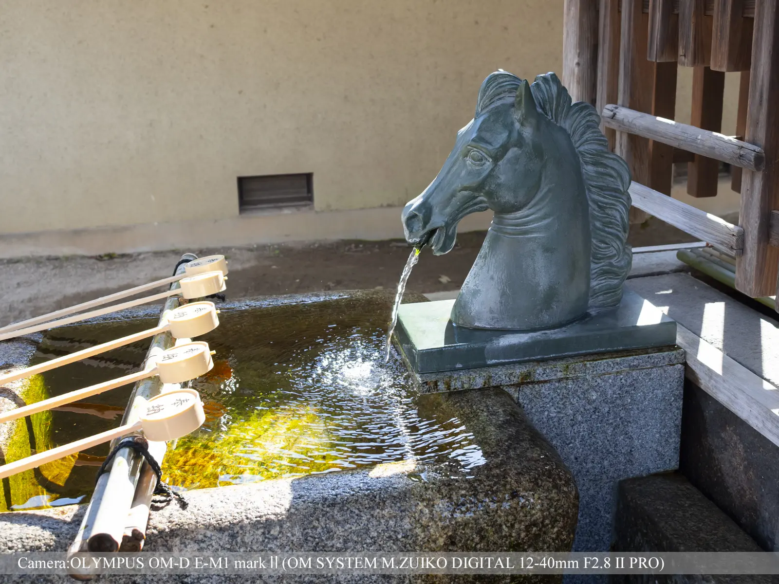 藤森神社境内（手水舎）